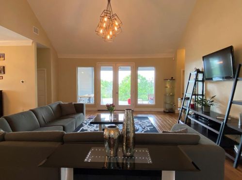 7406 Curly Leaf Cv, Austin TX  78750-8312 exterior