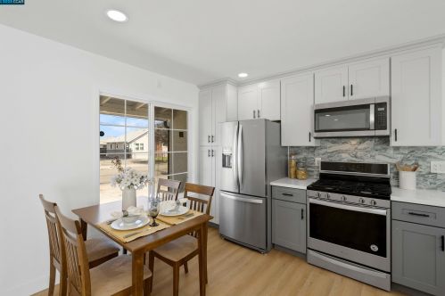 490 Sunset Blvd, Hayward, CA 94541-4716