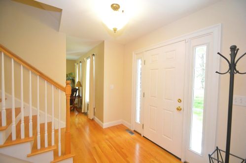 9 Stonewall Way, Lee, NH 03824-4410