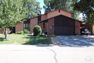 6 Queensbridge Dr, Pueblo, CO 81001-1423