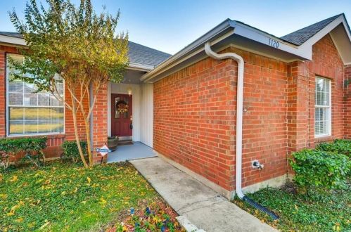 1120 Holly Dr, Carrollton TX  75010-1085 exterior