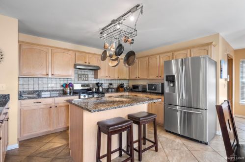 324 Century Dr, Pingree Grove IL  60140-4014 exterior