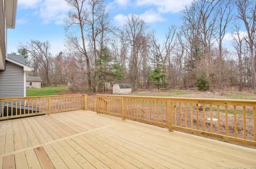 43 Hillside Dr, Ellington CT  06029-2417 exterior