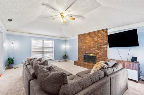 2615 Medina Dr, Carrollton TX 75007-5902 exterior