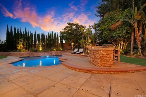 8730 Foxhollow Dr, Anaheim CA  92808-1674 exterior