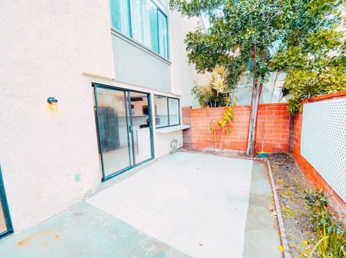 1053 Lamark Ln, Anaheim CA  92802-3404 exterior