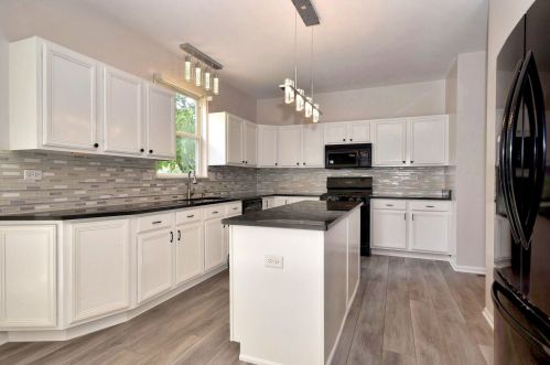364 Messenger Cir, North Aurora IL  60542-1805 exterior