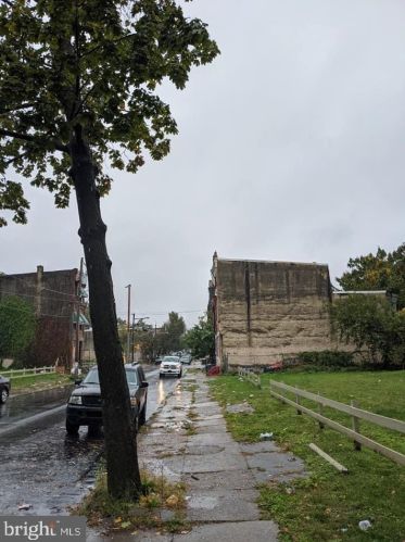 2431 19th St, Philadelphia, PA 19132-4304