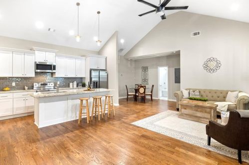 1327 Graymont Dr, Atlanta, GA 30310-3921
