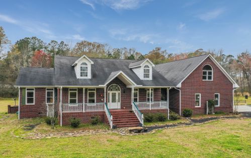 135 Brant Acres Ln, Bonneau, SC 29431-3649