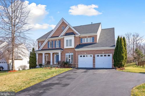 3224 Lost Pond Ct, Triangle, VA 22172-2093