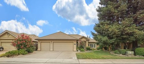 1128 Inverness Dr, Lodi, CA 95242-9134