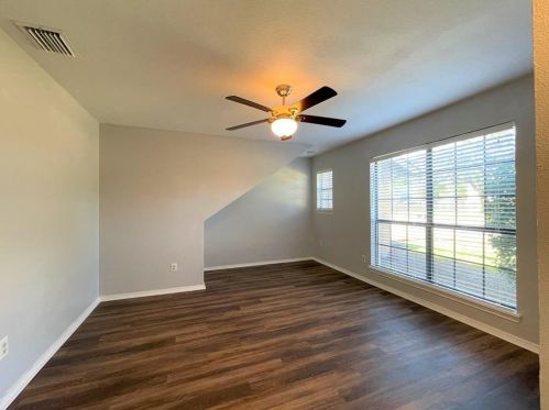 1920 Oakbluff Dr, Carrollton TX  75007-1510 exterior