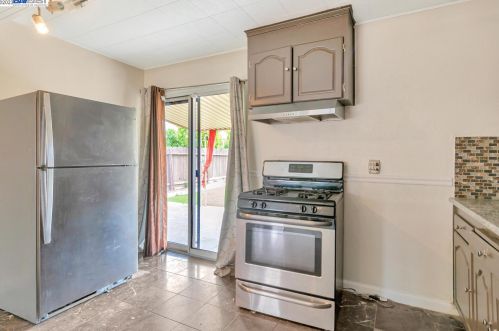 1828 Deborah St, Tracy, CA 95376-2804