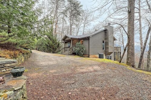 902 Confederate Dr, Clayton, GA 30525-5315