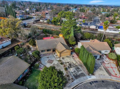 8435 Midvale Dr, Stockton, CA 95210-2148