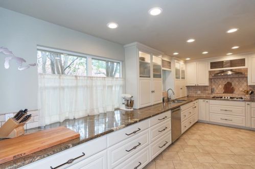 11410 Catalonia Dr, Austin TX  78759-4916 exterior