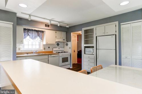 173 Valleybrook Dr, Lancaster PA  17601-4619 exterior