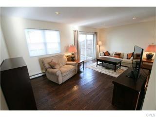 26 Poe Ct, Fairfield, CT 06825-4753