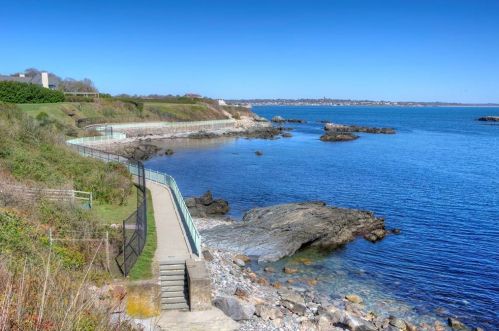 662 Bellevue Ave, Middletown, RI 02840-4283