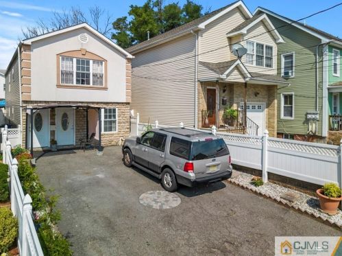 381 Prospect St, Perth Amboy, NJ 08861-4045