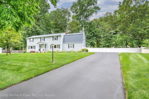 41 Woodstock Pl, East Freehold, NJ 07728-3143