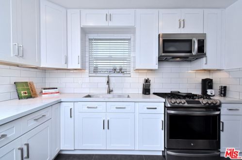 15220 Morrison St, Van Nuys CA  91403-1503 exterior