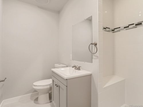 697 Evanston St, Aurora CO 80014-1543 exterior