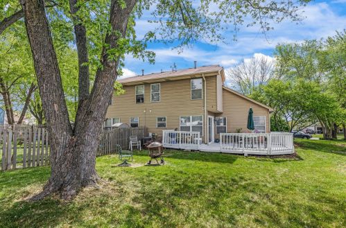 1098 Bradbury Cir, Carol Stream IL  60188-3904 exterior