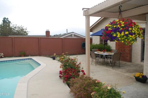 5042 Carolyn Way, Glendale CA  91214-1061 exterior