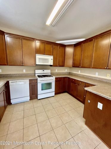 431 Ml Pond Way, Tinton Falls NJ 07724-2477 exterior