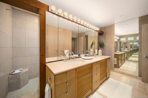 2659 Tantalus Dr, Honolulu HI  96813-1202 exterior