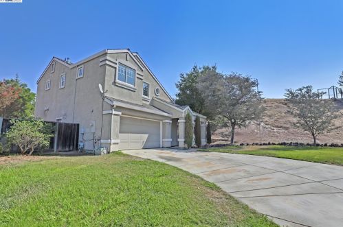 3196 Bridle Ct, Livermore, CA 94551-8800