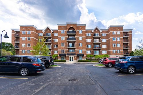 3451 Carriageway Dr, Arlington Hts IL  60004-1511 exterior