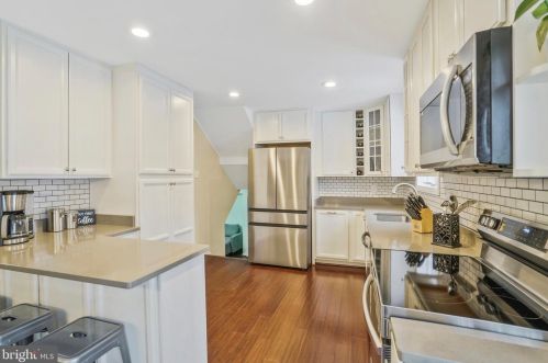 7604 Gresham St, Springfield VA  22151-2933 exterior