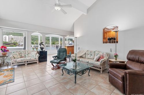 243 Ainahou St, Honolulu HI  96825-1512 exterior