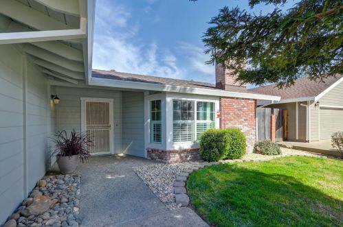 9113 Buckskin Ct, Elk Grove, CA 95624-2049