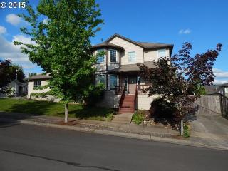 1102 Eagle Ln, Damascus, OR 97080