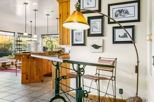 340 Snow Cyn Dr, Kayenta UT 84738-6041 exterior