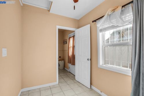 1567 Plaza Dr, San Leandro CA  94578-1968 exterior