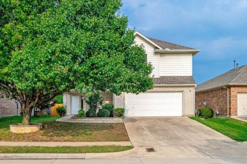6013 Big Flat Dr, Fort Worth, TX 76131-2025