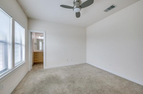 3705 Commerce St, Dallas TX  75226-1738 exterior