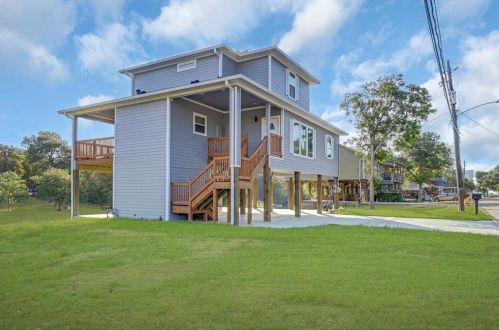 915 Oak Grove St, Morgans Point TX  77571-5837 exterior