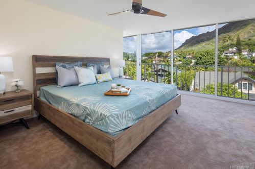 3056 Kalakaua Ave, Honolulu, HI 96815-4749