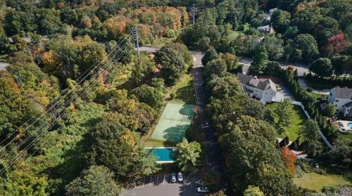 76 Wilton Crst, Wilton CT  06897-4054 exterior