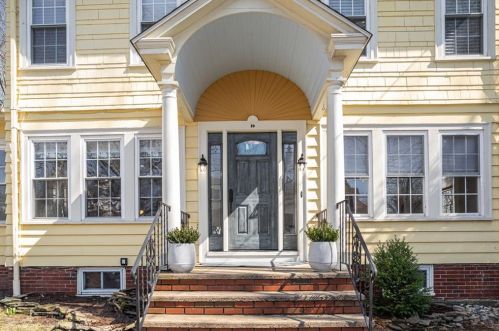 19 Cold Spring St, Providence, RI 02906-5106