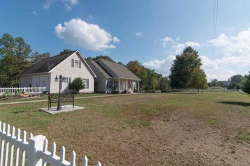 1071 Pike Dr, Trenton, GA 30752-4985