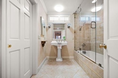 2921 Graceland Way, Glendale CA 91206-1332 exterior