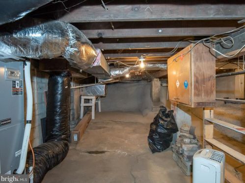 2122 Millcreek Rd, Lancaster PA  17602-4749 exterior