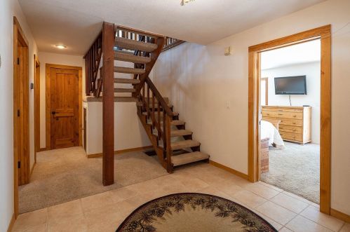 10550 Golden Pine Rd, Truckee, CA 96161-3106
